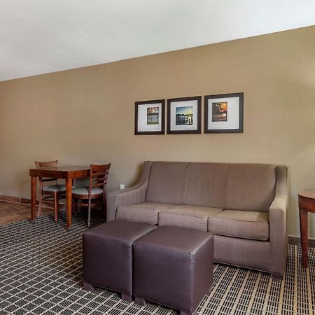 Comfort Suites Delavan - Lake Geneva Area Ngoại thất bức ảnh