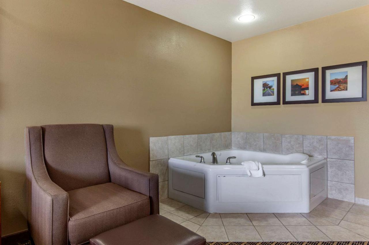 Comfort Suites Delavan - Lake Geneva Area Ngoại thất bức ảnh