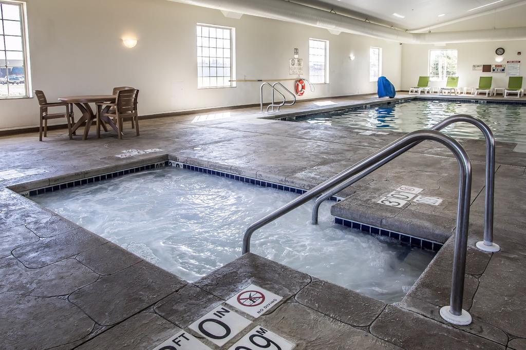 Comfort Suites Delavan - Lake Geneva Area Ngoại thất bức ảnh